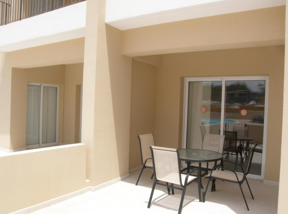 Kronos Holiday Apartments Paralimni Oda fotoğraf