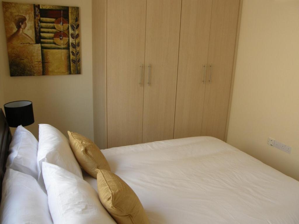 Kronos Holiday Apartments Paralimni Oda fotoğraf